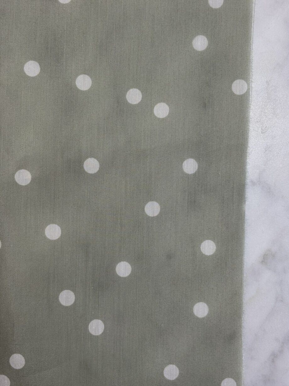 Tissu Coton Soie À Pois Écru Sur Fond Vert Amande Malïa Tissus Au Mètre Nuances Fabrics 2