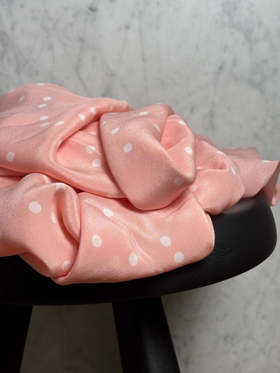 Tissu Crêpe De Chine En Soie À Pois Écru Sur Fond Rose Naïs Tissus Au Mètre Nuances Fabrics 1