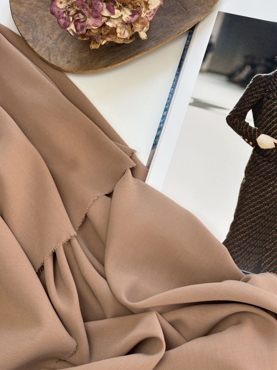 Tissu Crêpe Twill Camel Doria Tissus Au Mètre Nuances Fabrics 4
