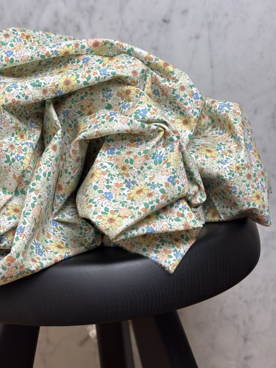 Tissu Popeline De Coton Motif Petites Fleurs Green Tissus Au Mètre Nuances Fabrics 1