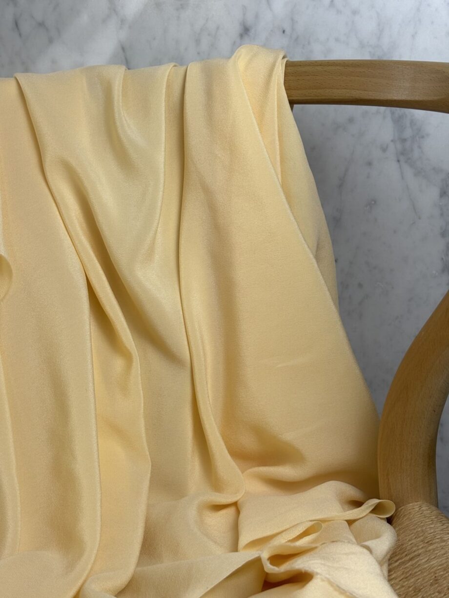 Tissu Soie Lavée Tara Jaune Pâle Tissus Au Mètre Nuances Fabrics 2