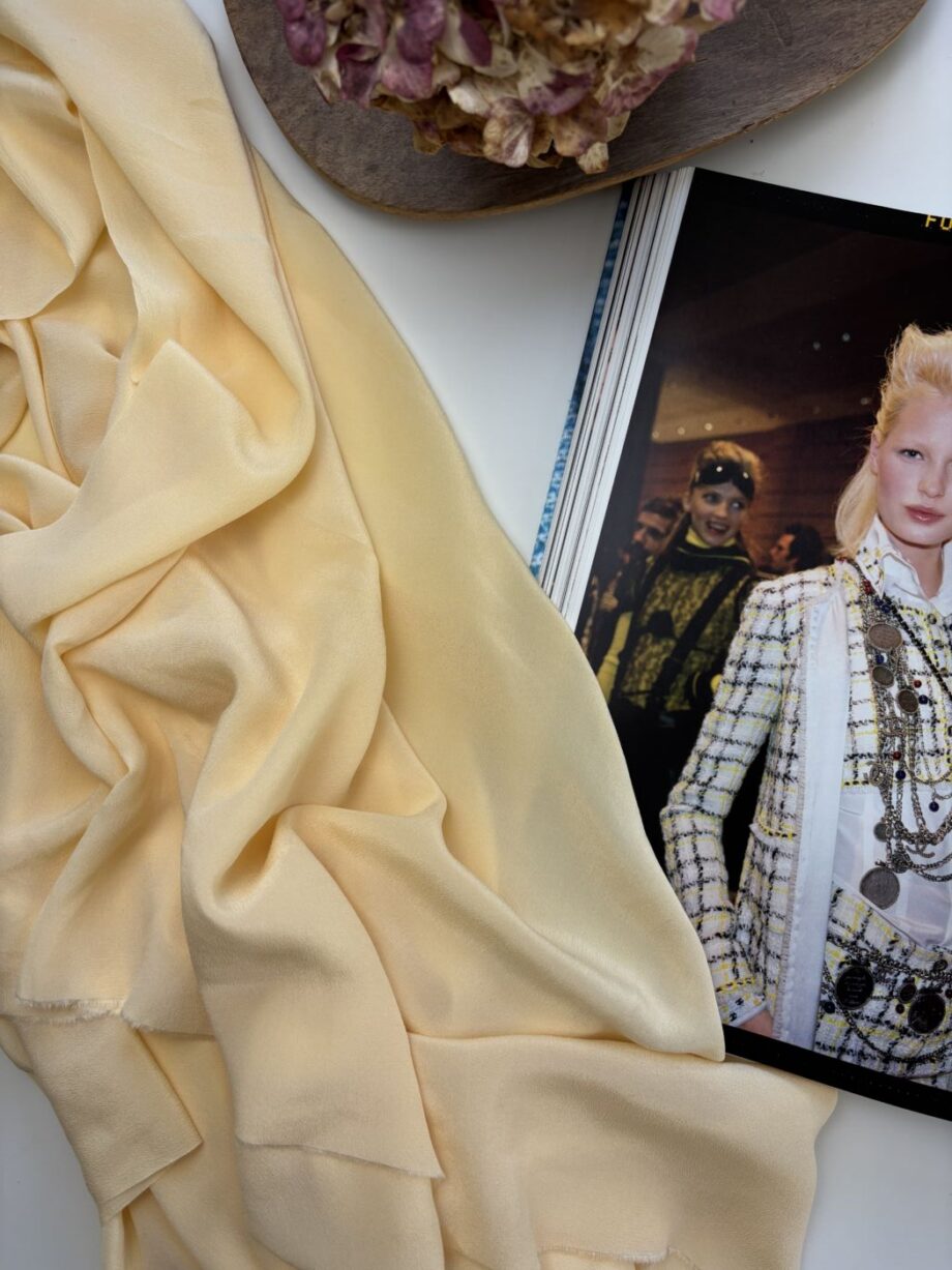 Tissu Soie Lavée Tara Jaune Pâle Tissus Au Mètre Nuances Fabrics 3