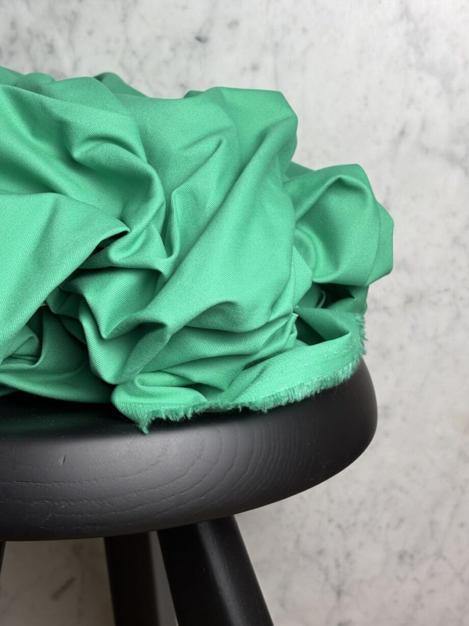 Tissu Emma Sergé Coton Spandex Vert Emeraude Tissus Au Mètre Nuances Fabrics 1