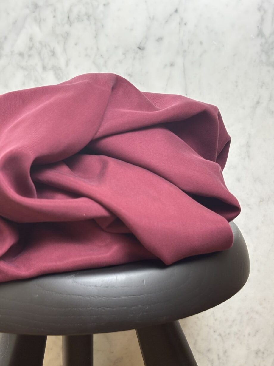 Tissu Lyocell Uni Prune Sara Tissus Au Mètre Nuances Fabrics 1