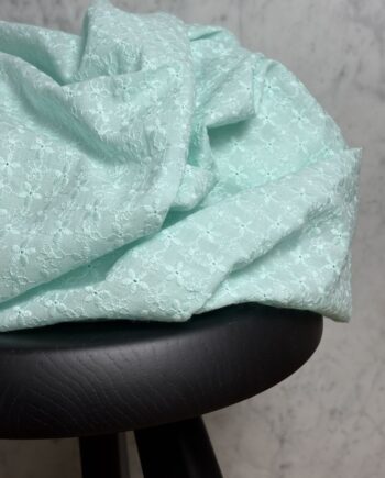 Box Coupon 2 Mètres Broderie Anglaise Tissus Au Mètres Nuances Fabrics 1