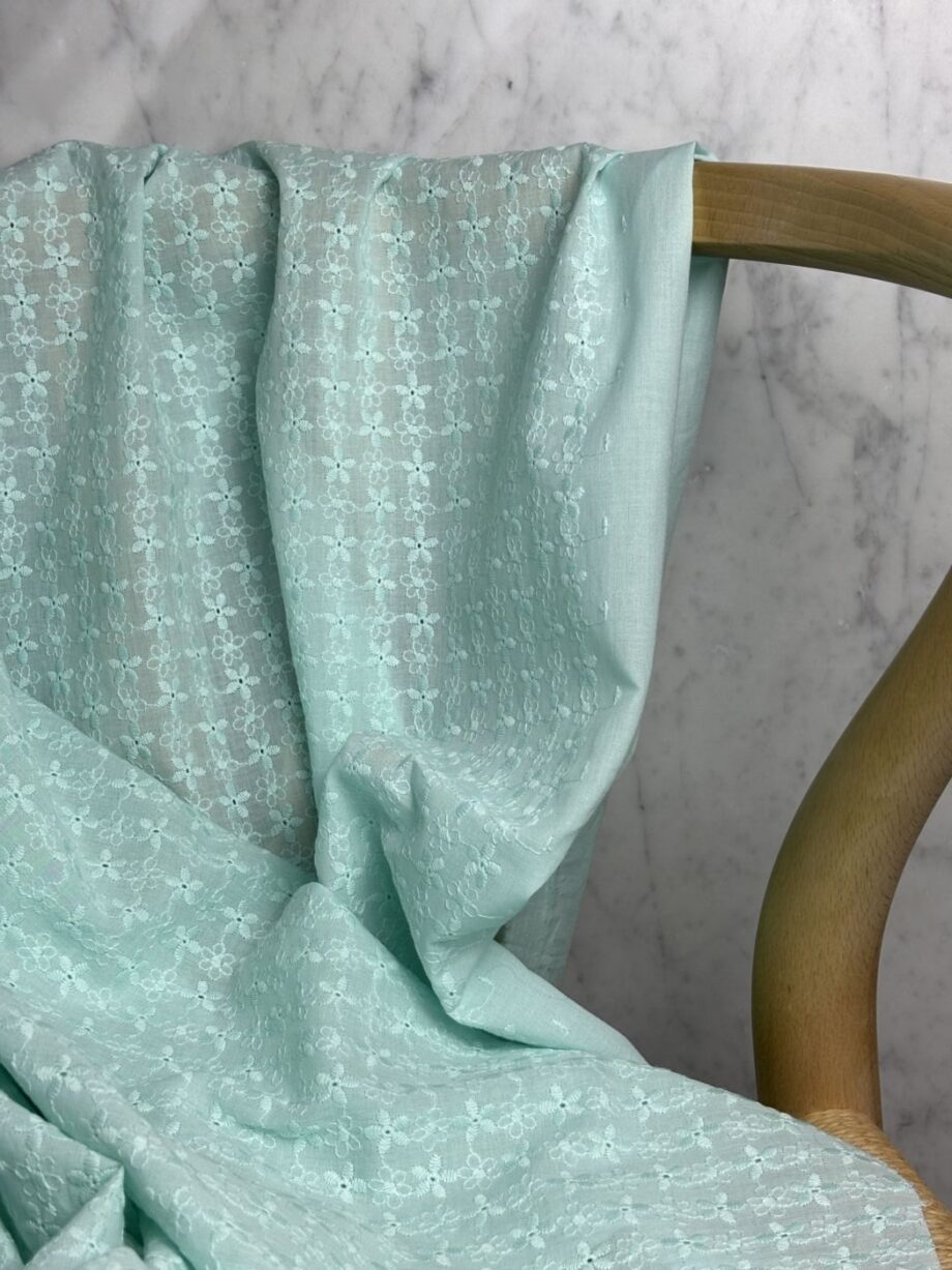 Box Coupon 2 Mètres Broderie Anglaise Tissus Au Mètres Nuances Fabrics 2