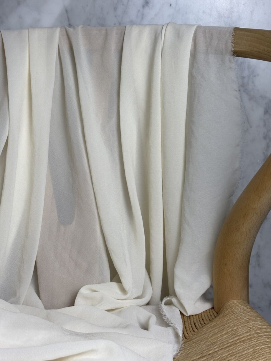 Tissu Adèle Crêpe De Polyester Ivoire Tissus Au Mètre Nuances Fabrics 2