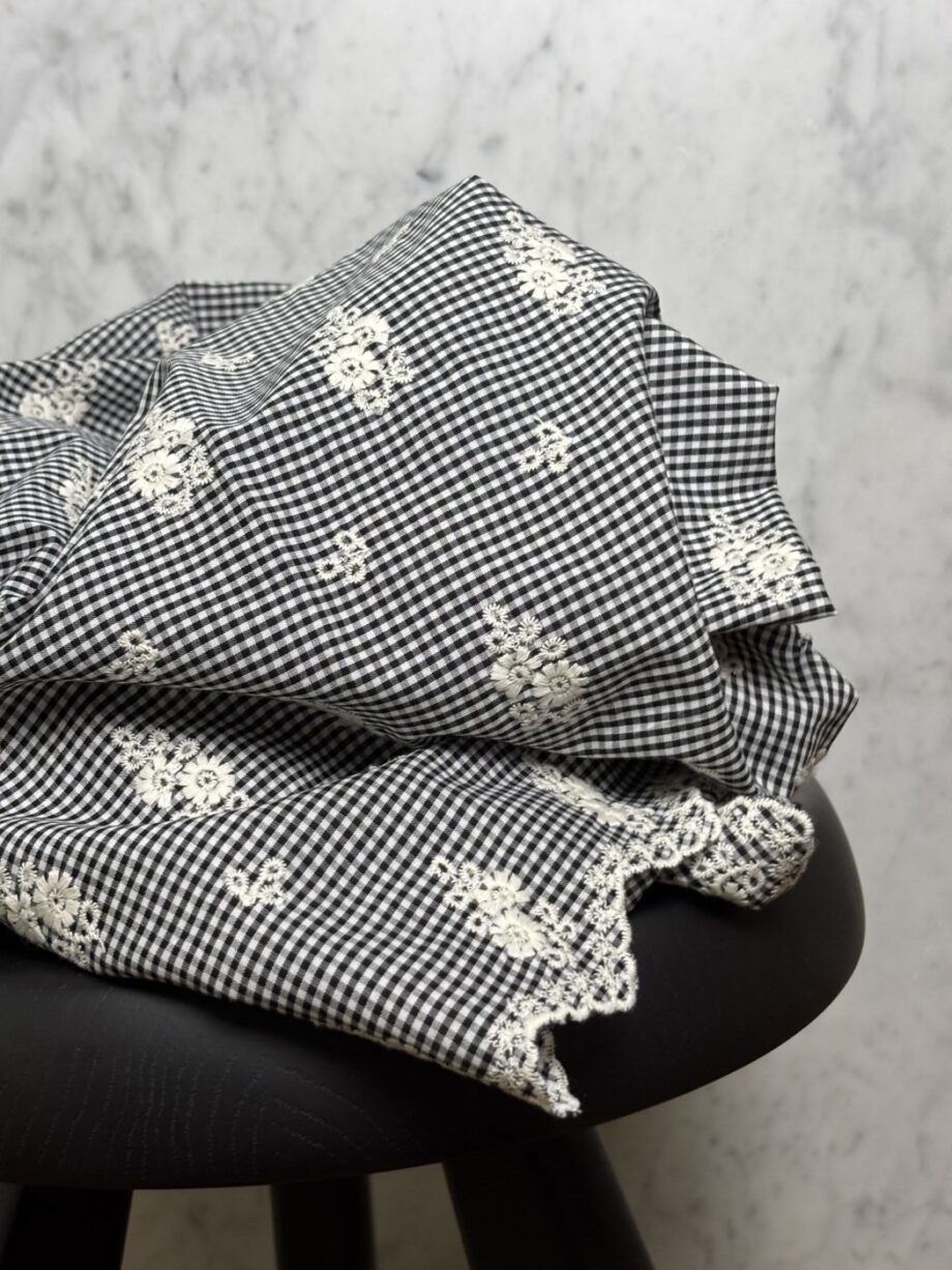 Tissu Coton Vichy Noir Et Blanc Brodé Laslie Tissus Au Mètre Nuances Fabrics 1