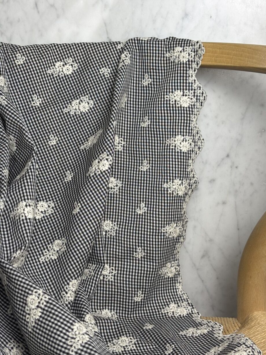 Tissu Coton Vichy Noir Et Blanc Brodé Laslie Tissus Au Mètre Nuances Fabrics 3