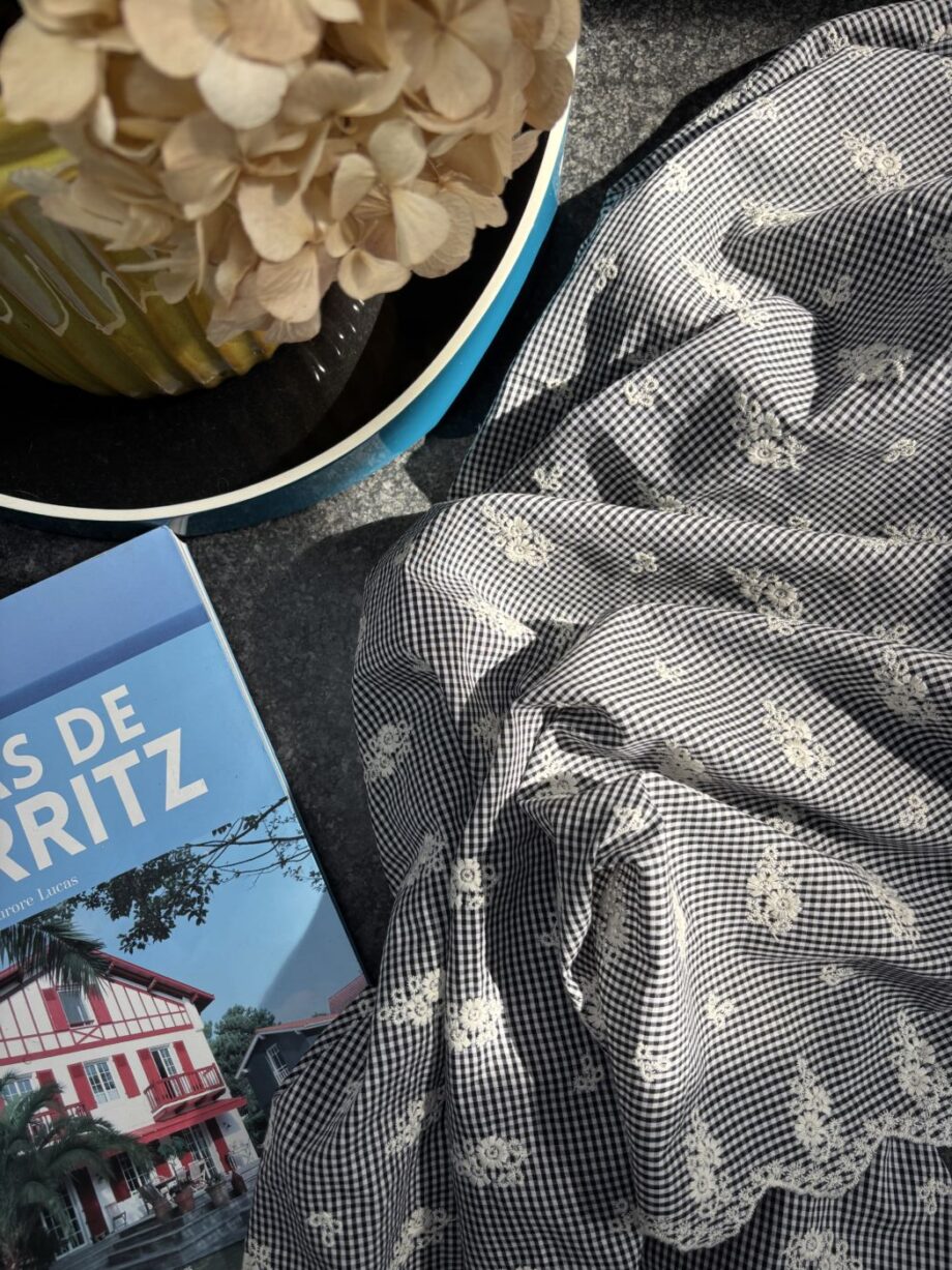 Tissu Coton Vichy Noir Et Blanc Brodé Laslie Tissus Au Mètre Nuances Fabrics 4