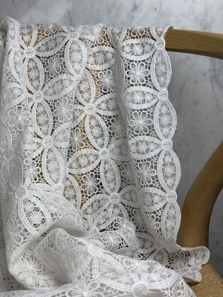 Tissu Dentelle Guipure Festonnée Écru Linda Tissus Au Mètre Nuances Fabrics 3