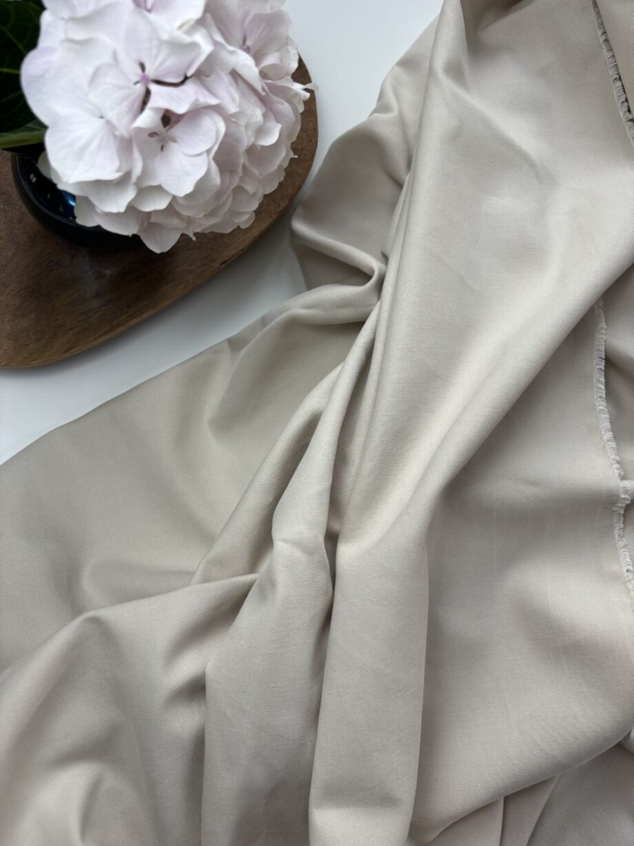 Tissu Gabardine Coton Lyocell Uni Beige Betty Tissus Au Mètre Nuances Fabrics 3