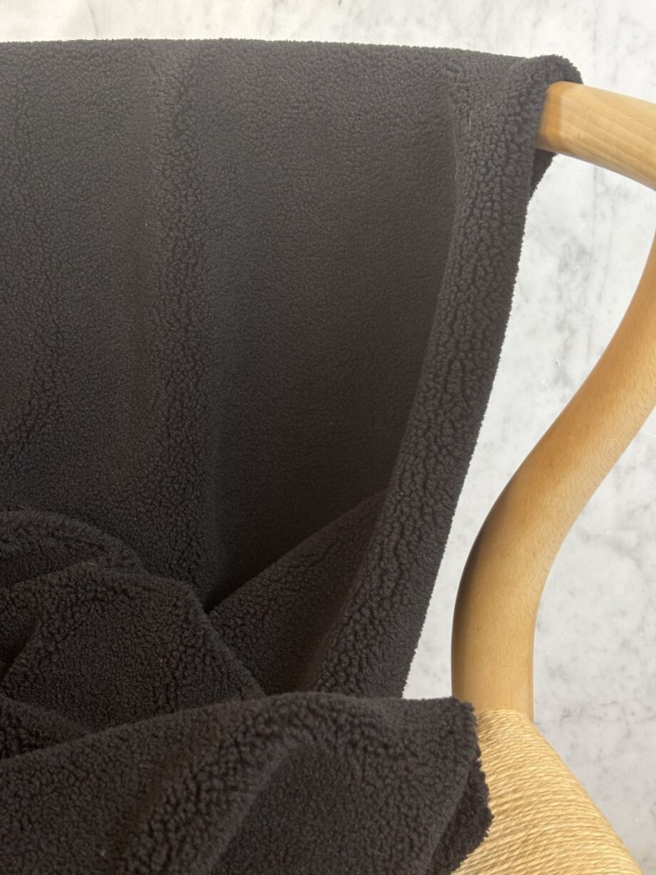 Tissu Tabara Sherpa Effet Mouton Black Tissus Au Mètres Nuances Fabrics 3