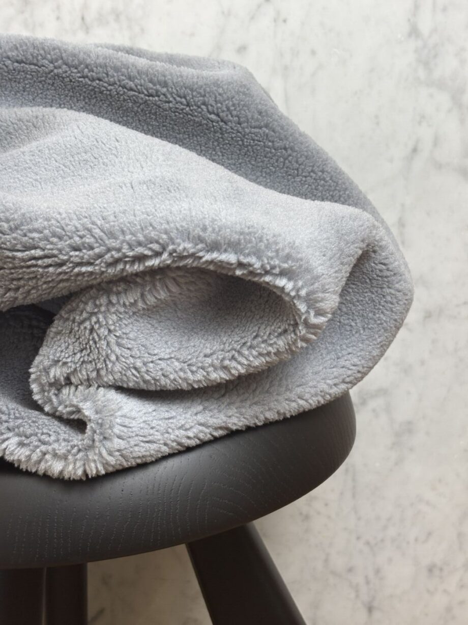 Tissu Tabara Sherpa Effet Mouton Grey Tissus Au Mètres Nuances Fabrics 1