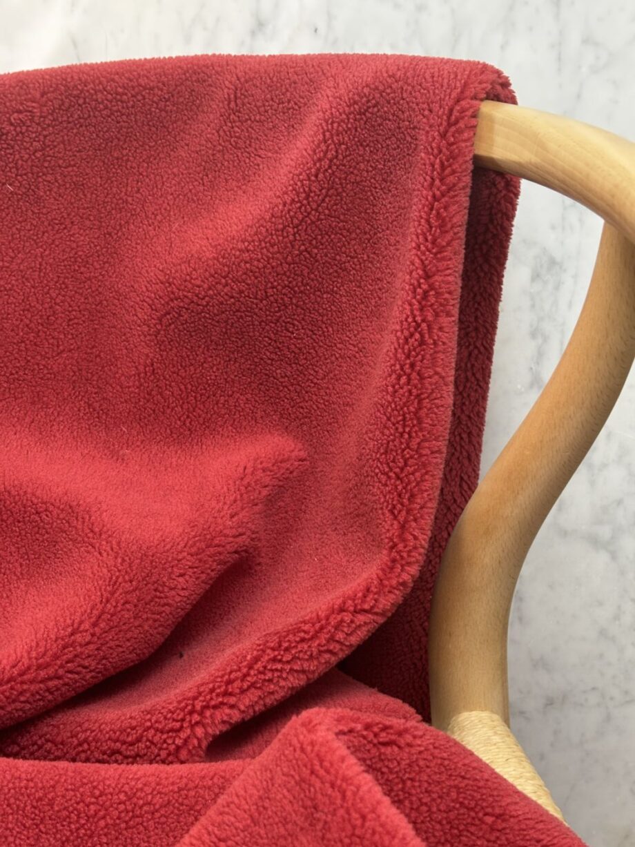 Tissu Tabara Sherpa Effet Mouton Red Wine Tissus Au Mètres Nuances Fabrics 3