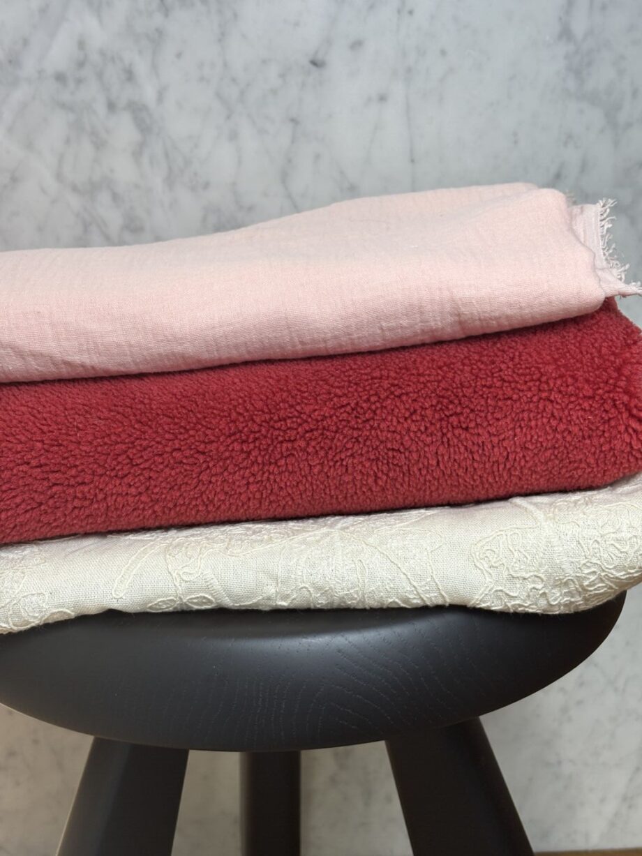 Tissu Tabara Sherpa Effet Mouton Red Wine Tissus Au Mètres Nuances Fabrics 5