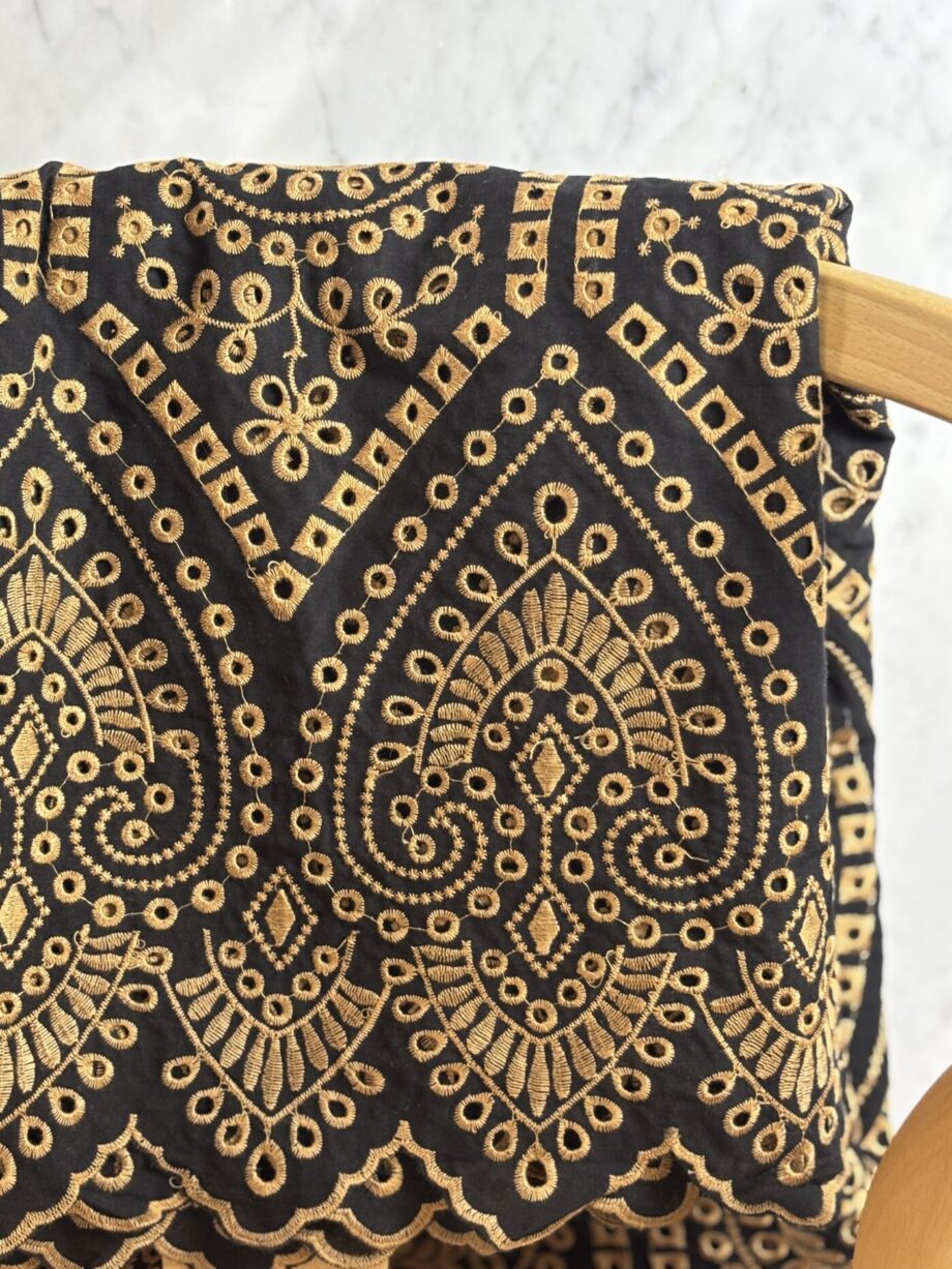 Tissu Tosca Broderie Anglaise Bords Festonnés Tissus Au Mètre Nuances Fabrics 4