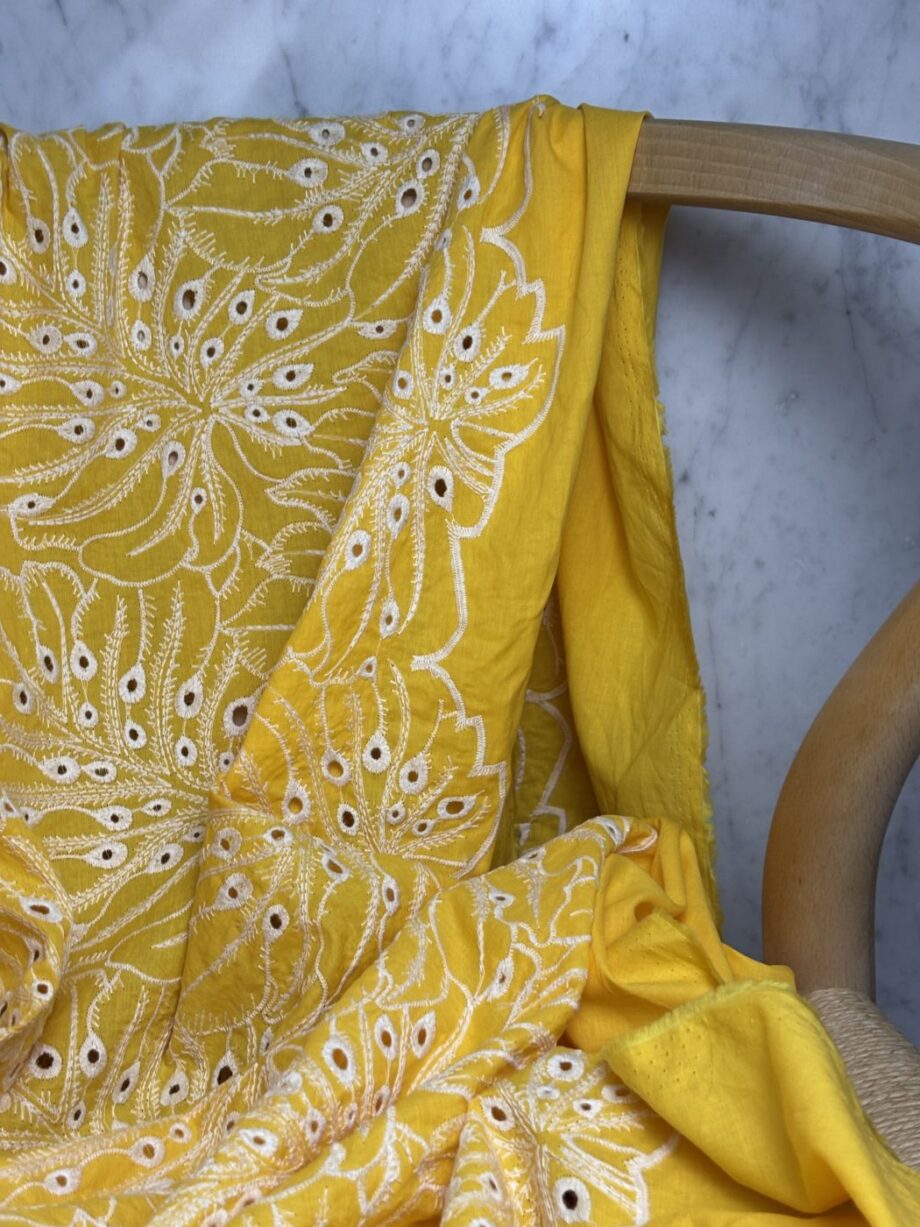 Tissu Tosca Sun Broderie Anglaise Bords Festonnés Tissus Au Mètre Nuances Fabrics 2