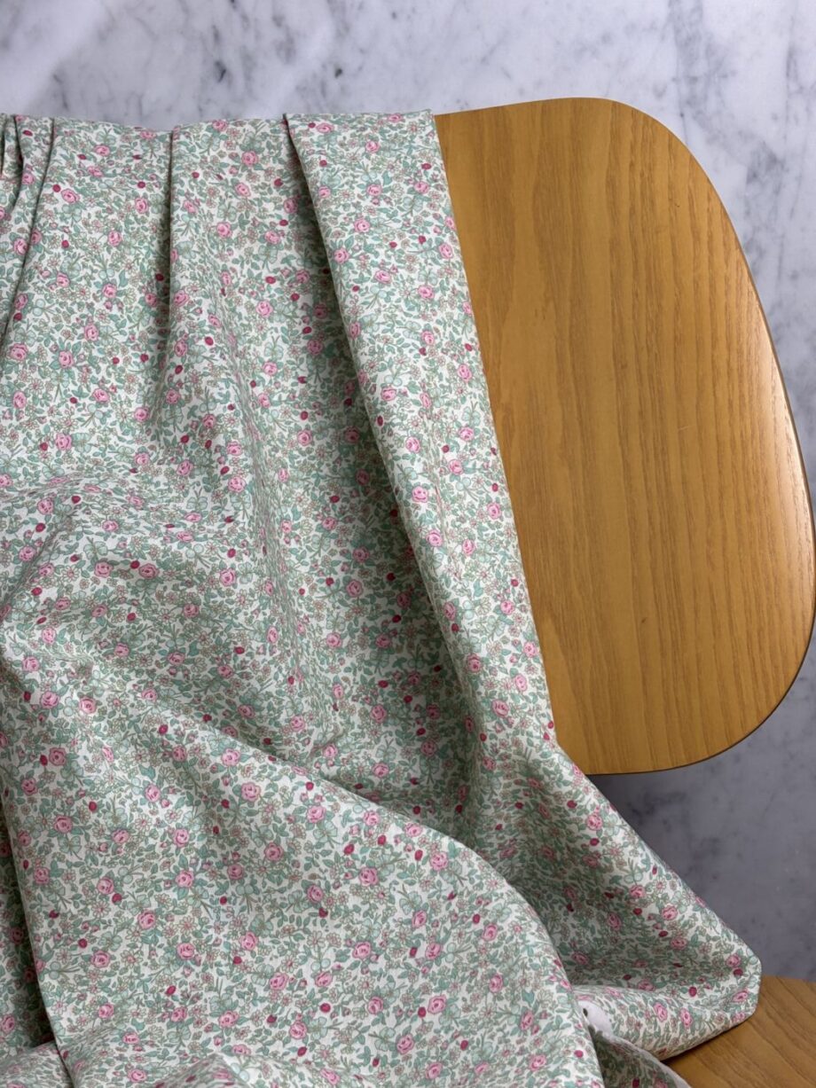 Tissu Coton Imprimé Fleuri Katie Vert Tissus Au Mètres Nuances Fabrics 1