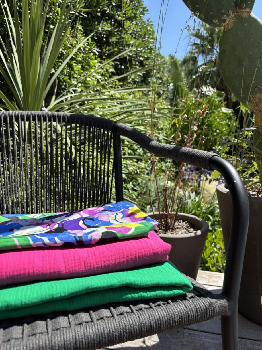 Tissu Mahalia Imprimé Feuilles Graphiques Vert Tissus Au Mètre Nuances Fabrics 5