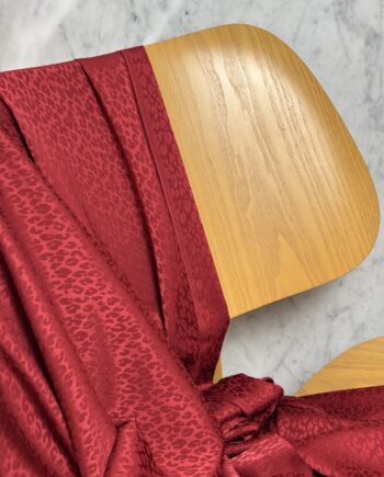 Tissu Maddie Jacquard Satiné Stretch Rouge Vermillon Tissus Au Mètre Nuances Fabrics 1
