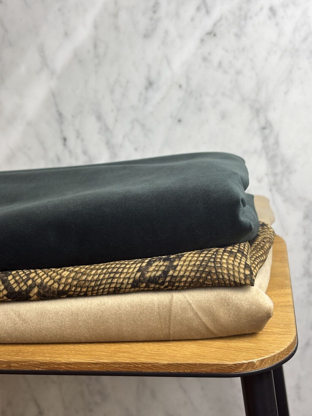 Tissu Kerry Velours Ras Uni Vert Anglais Tissus Au Mètre Nuances Fabrics 4