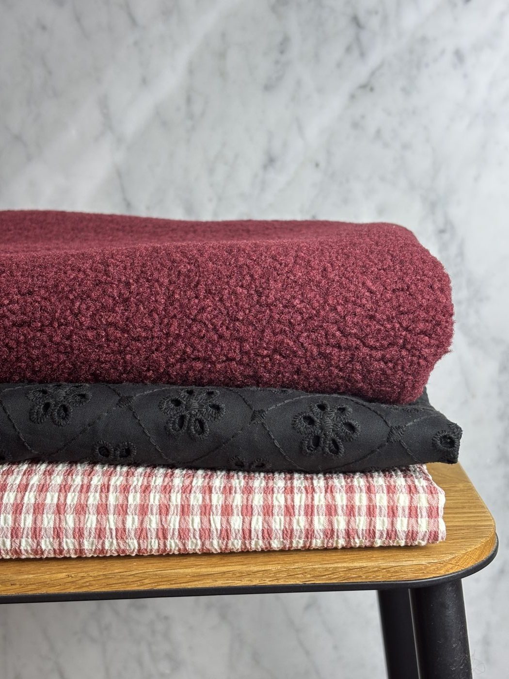 Sherpa Céline Bordeaux Tissus Au Mètre Nuances Fabrics 4