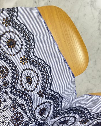 Tissu Broderie Anglaise Festonnée Marine Sur Rayure Bleu Ciel & Blanc Bella Tissus Au Mètre Nuances Fabrics 1