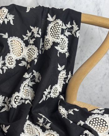 Tissu Lindsey Coton Broderie Anglaise & Guipure Coloris Noir Tissus Au Mètre Nuances Fabrics 1