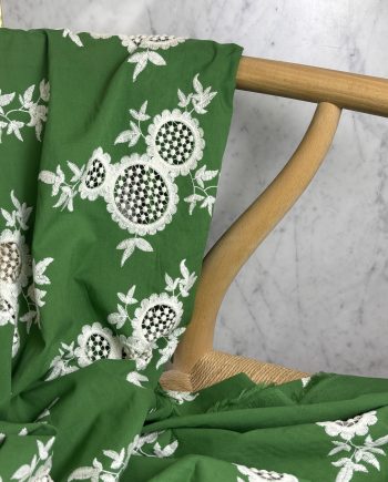 Tissu Lindsey Coton Broderie Anglaise & Guipure Coloris Vert Tissus Au Mètre Nuances Fabrics 1