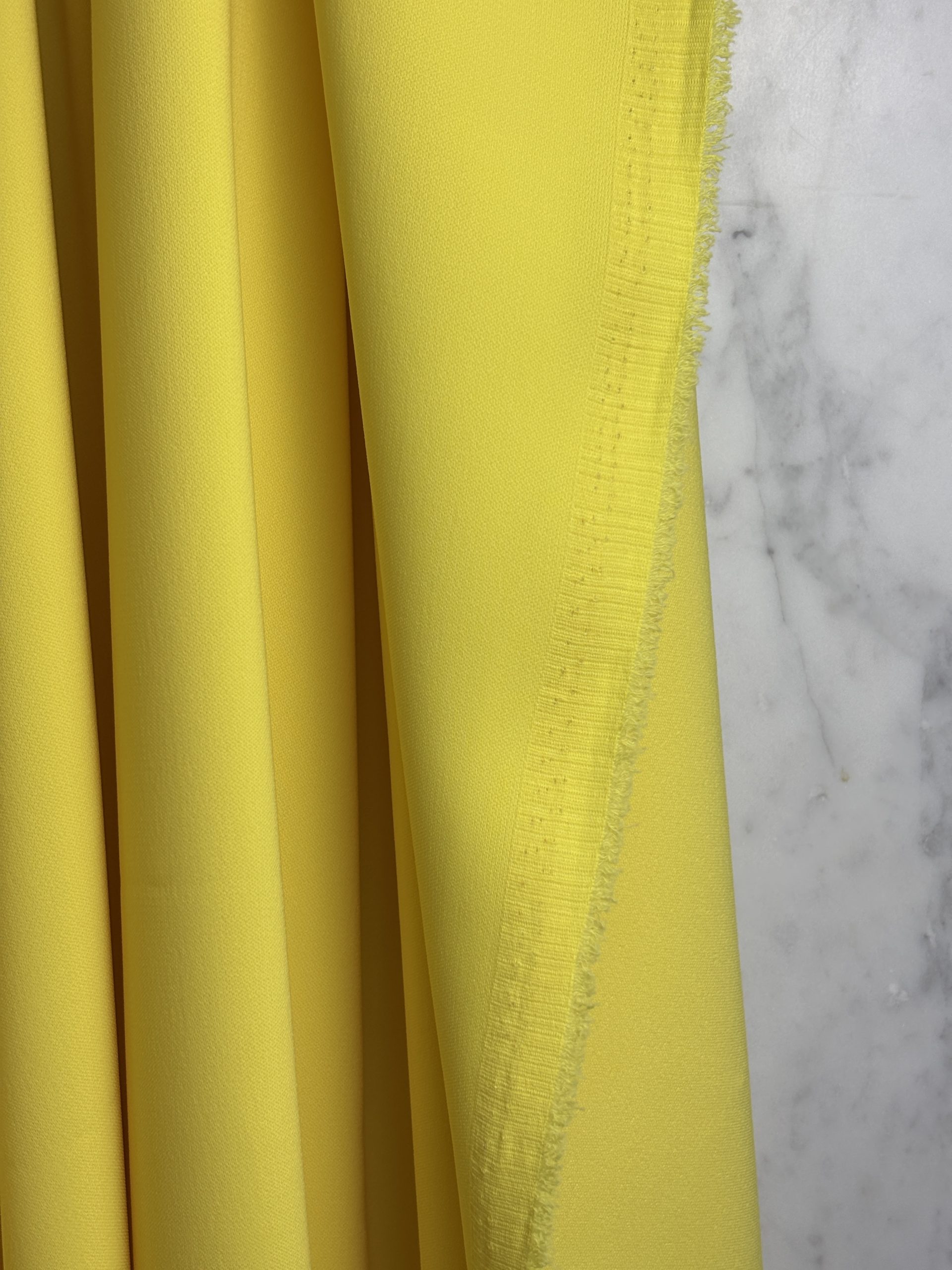 Issu Harriet Double Crêpe Stretch Jaune Tissus Au Mètre Nuances Fabrics 2