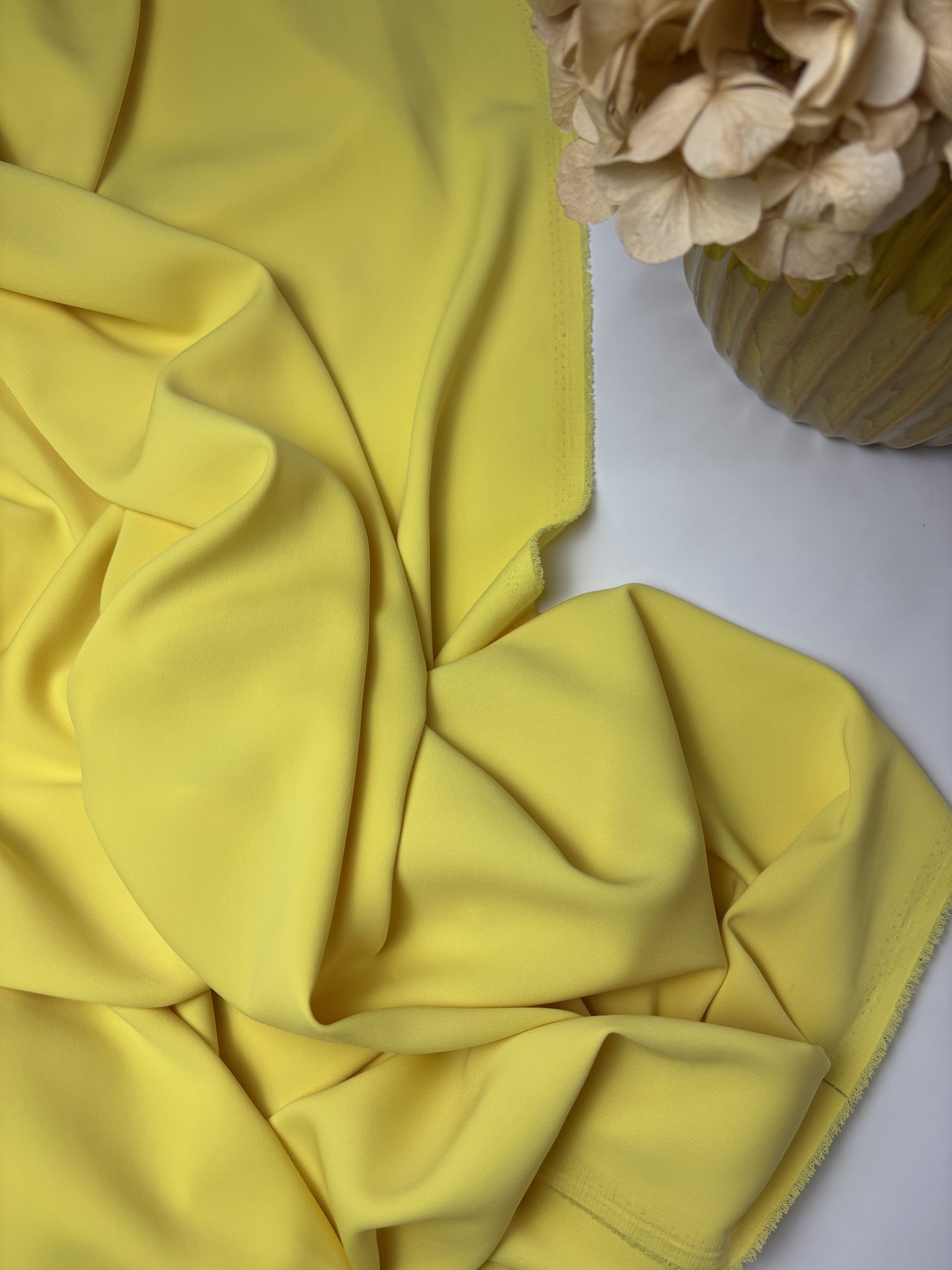 Issu Harriet Double Crêpe Stretch Jaune Tissus Au Mètre Nuances Fabrics 3