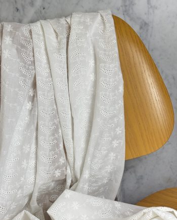 Tissu Blanc Broderie Anglaise Jessica Tissus Au Mètre Nuances Fabrics 1