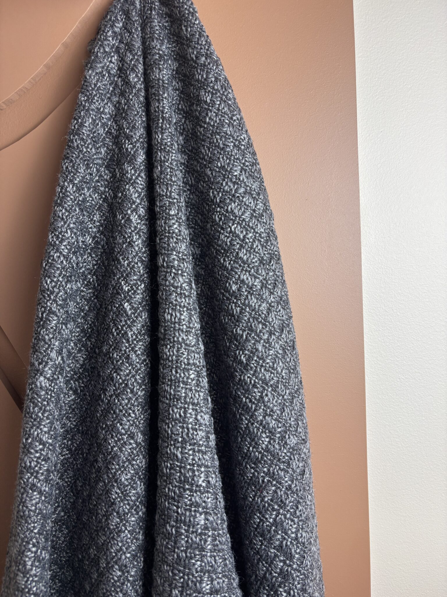 Tissu Tweed De Laine Joséphine Coloris Gris Anthracite Tissus Au Mètre Nuances Fanrics 2