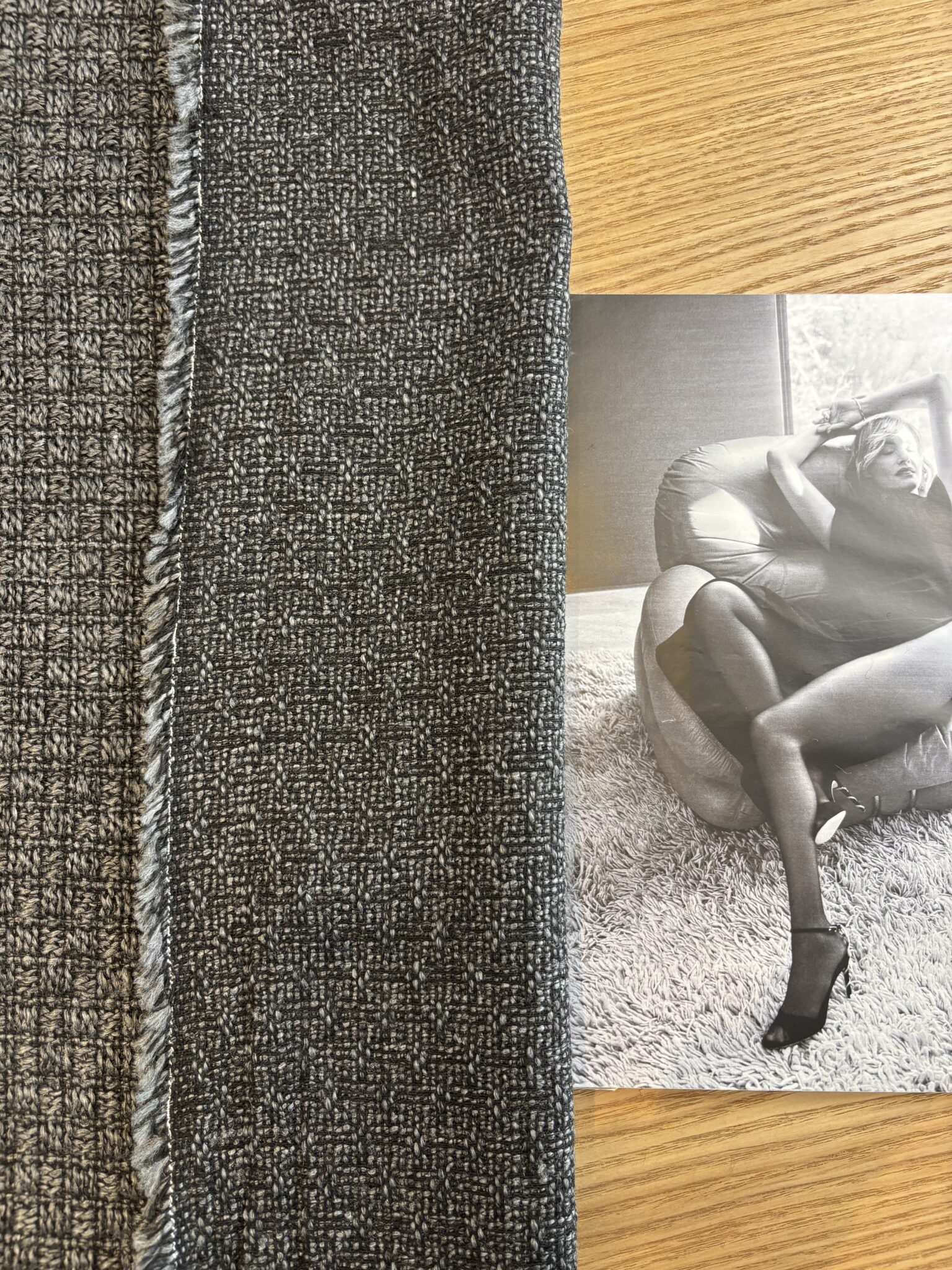 Tissu Tweed De Laine Joséphine Coloris Gris Anthracite Tissus Au Mètre Nuances Fanrics 3